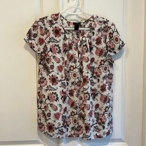 White and patterned Ann Taylor blouse. Women’s medium.